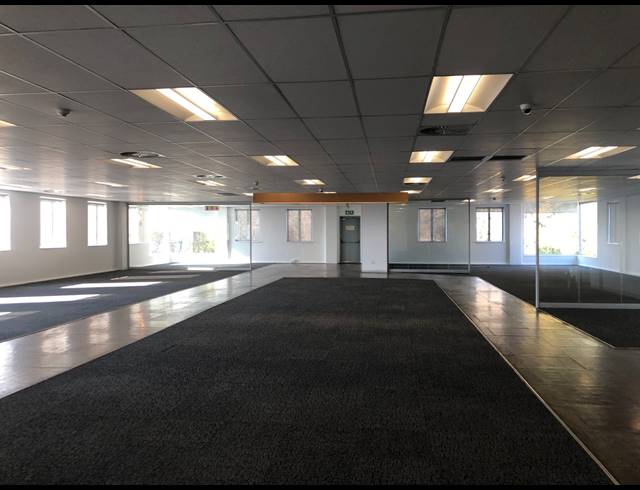 1,399M² OFFICE TO LET IN SANDHURST